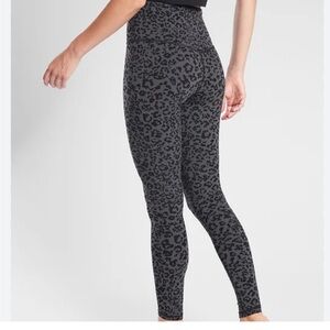 Athleta Salutation Stash Pocket 7/8 leggings Leopard print size small